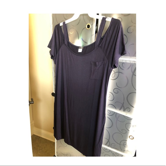 VENUS dress. Sleeves go off the shoulder. - Picture 5 of 5